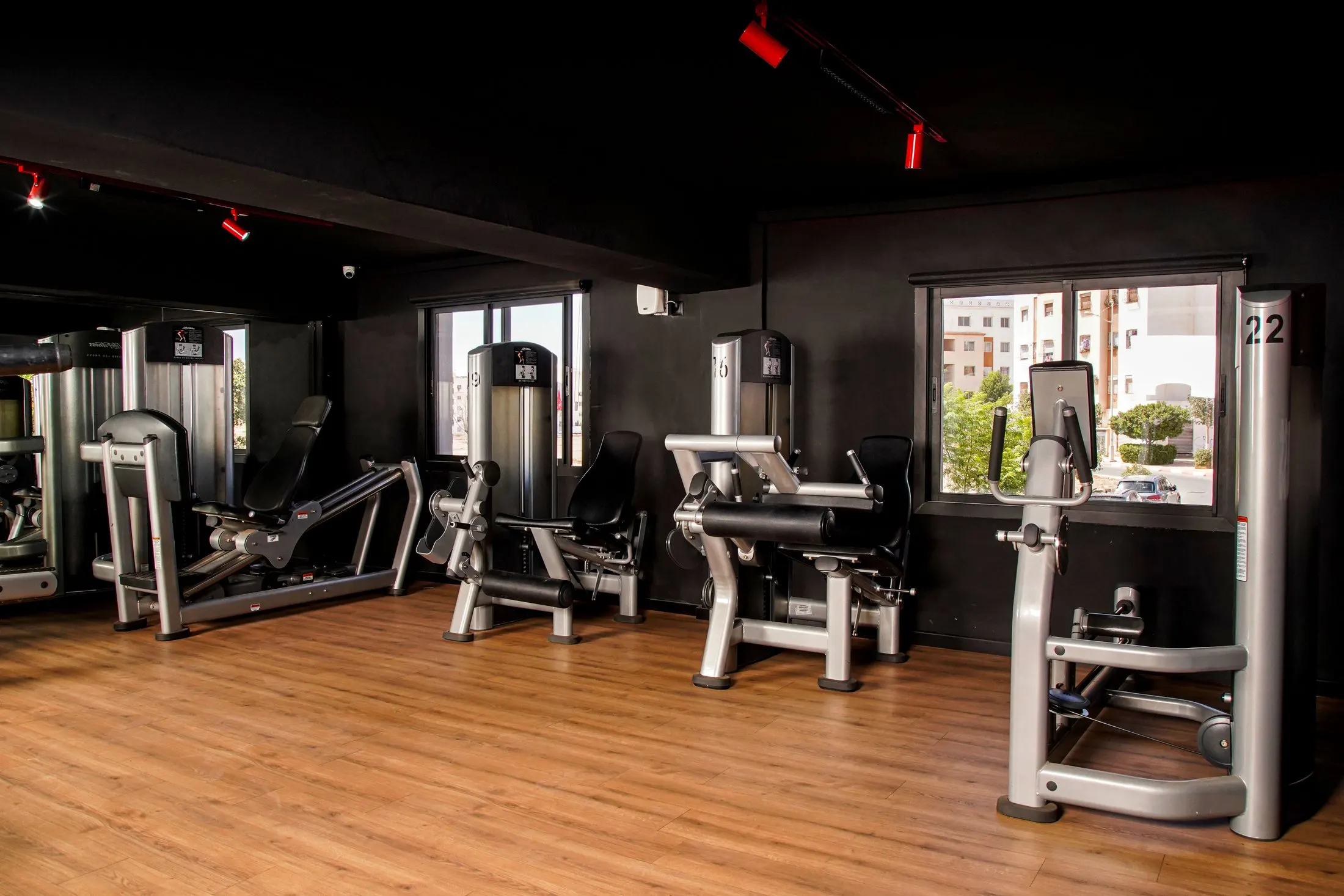 Machines de musculation guidées à Vita Club Agadir